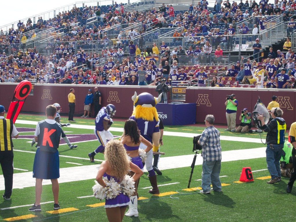 Jennings Makes a Catch in the End Zone